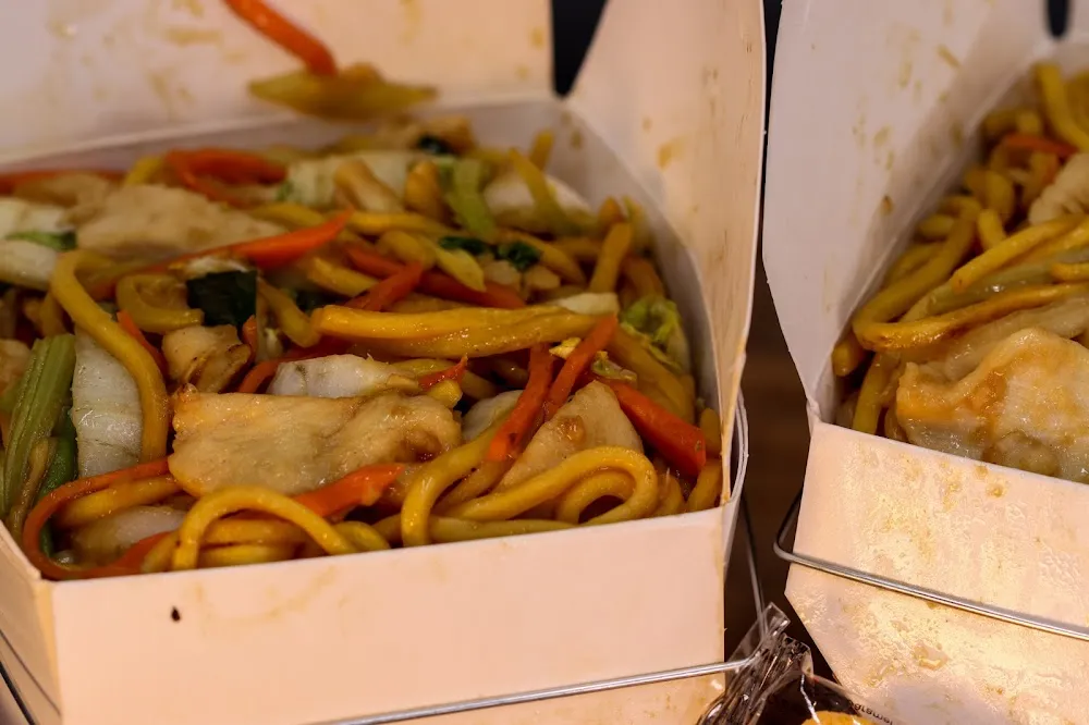 Chicken Lo Mein Noodles